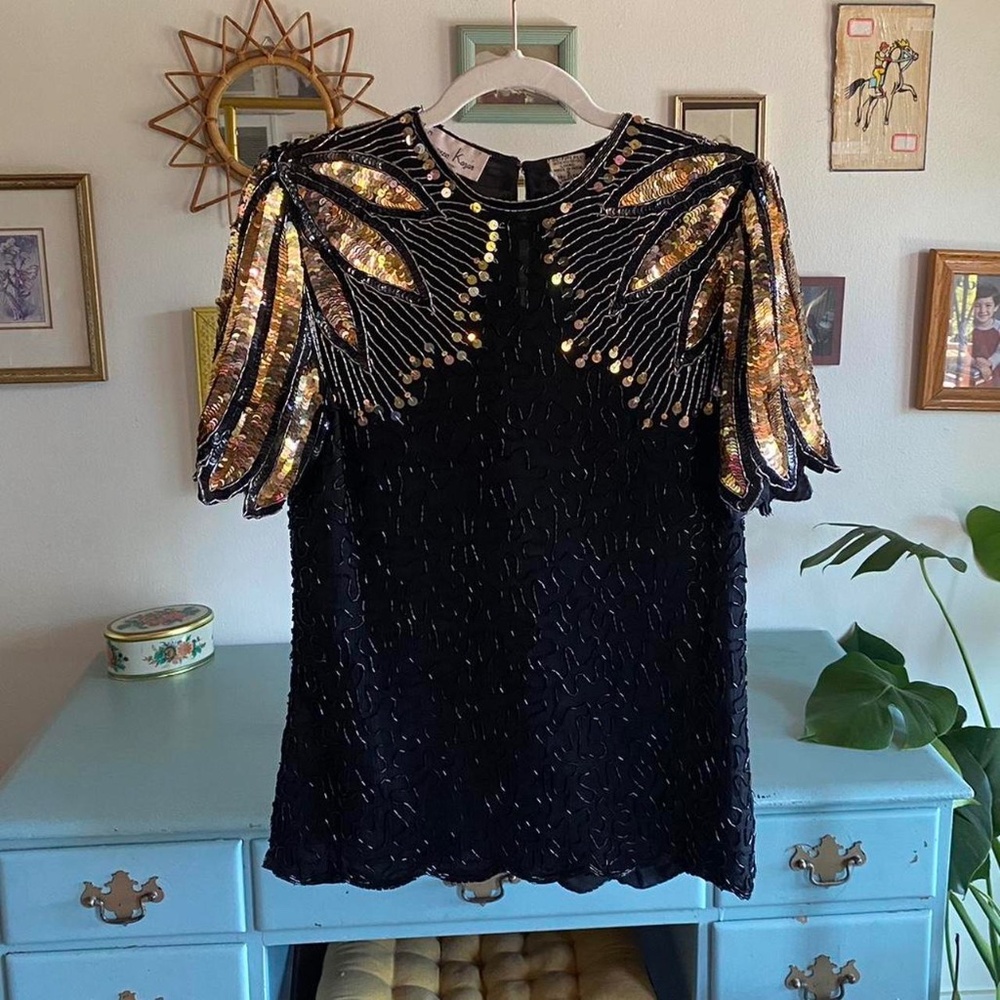 Stunning Laurence Kazar 1980s black & gold sequin top 🖤